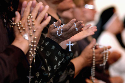 Iraqi Worshippers Pray For Pope John Paul II